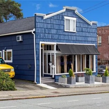 Buy this studio house on Chroma Salon in 3700 Wallingford Avenue North, Seattle