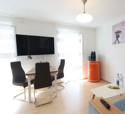 Rent this 3 bed apartment on Neukelsterbacher Straße 33a in 65451 Kelsterbach, Germany