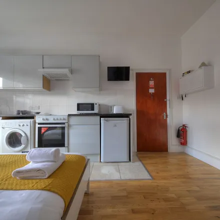 Image 8 - 67 Inverness Terrace, London, W2 3JU, United Kingdom - Apartment for rent