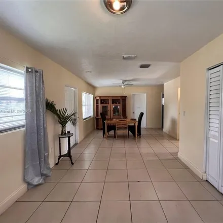 Image 3 - 1472 Northwest 24th Terrace, Broward County, FL 33311, USA - House for sale