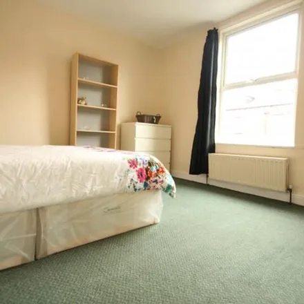 Rent this 5 bed townhouse on Grimthorpe Place in Leeds, LS6 3JT