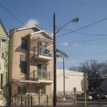 Rent this 3 bed apartment on 115 Plainfield Avenue in Marion, Jersey City