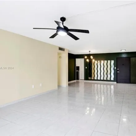 Image 8 - 1660 Northeast 191st Street, Miami-Dade County, FL 33179, USA - Apartment for rent