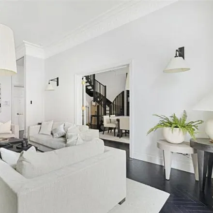 Rent this 3 bed room on 26 Pont Street in London, SW1X 9SG