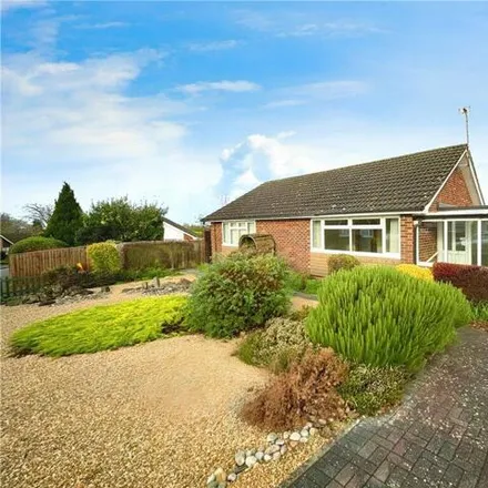 Buy this 3 bed house on Elm Road in New Alresford, SO24 9JX
