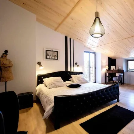 Rent this 3 bed house on 81140 Castelnau-de-Montmiral