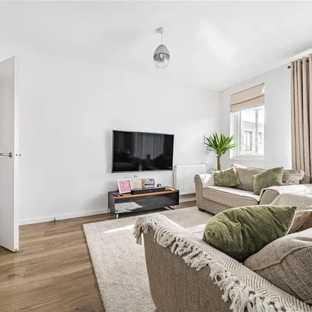 Image 6 - Dollis Valley Drive, London, EN5 2FW, United Kingdom - Apartment for rent