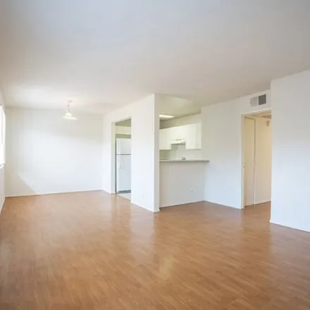 Rent this 4studio house on 326 South Manhattan Place in Los Angeles, CA 90020