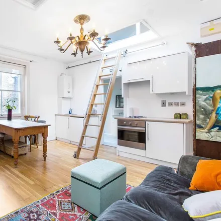 Rent this studio apartment on 26 Elgin Crescent in London, W11 2JU