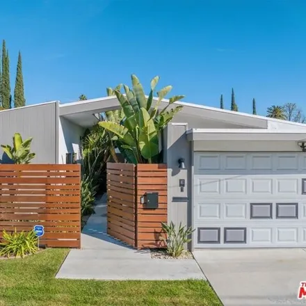 Image 1 - 5820 Wilkinson Avenue, Los Angeles, CA 91607, USA - House for sale