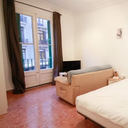 Rent this 6 bed room on Carrer d'Alfons XII in 88, 08006 Barcelona