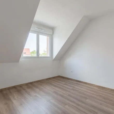 Rent this 3 bed apartment on 1 Chemin Jean-Pierre Maître-Allain in 91100 Corbeil-Essonnes, France