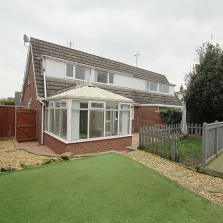 Buy this 3 bed duplex on Denford Close in Broughton, CH4 0SP