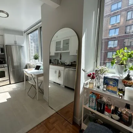 Image 4 - 33 W End Ave Apt 11b, New York, 10023 - Apartment for rent