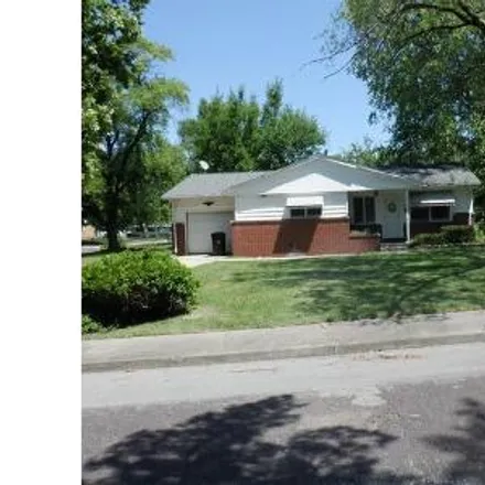 Buy this 3 bed house on 2682 West Sherwood Place in Peoria, IL 61614