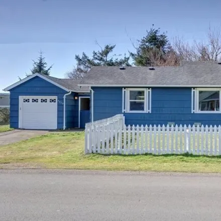 Buy this 2 bed house on 2019 Washington Avenue North in Long Beach, WA 98631