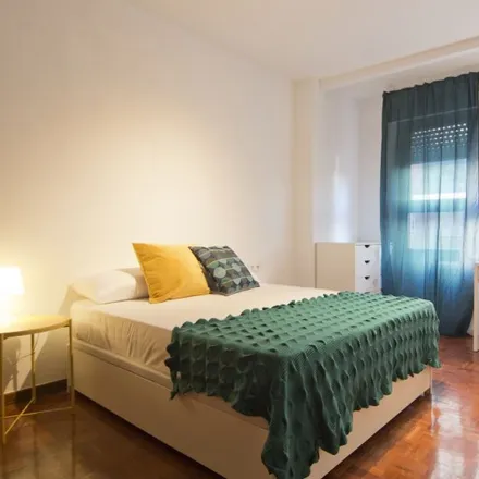 Rent this 6 bed room on Calle de Luis Cabrera in 27, 28002 Madrid