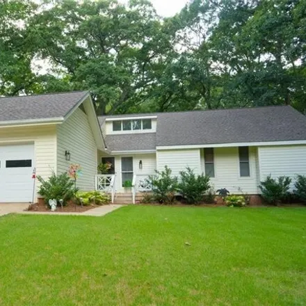 Buy this 3 bed house on 147 Live Oak Ct in Anderson, South Carolina