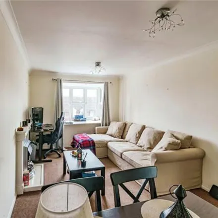 Image 3 - Staffords Place, Horley, RH6 9GY, United Kingdom - Apartment for sale