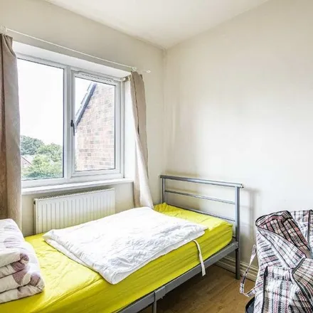 Rent this 2 bed townhouse on Crookes Road/Lydgate Lane in Crookes Road, Sheffield