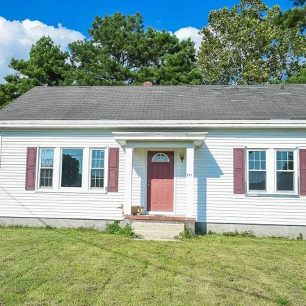 Rent this 3 bed house on 121 Hayward Avenue in Linda Manor, Fruitland