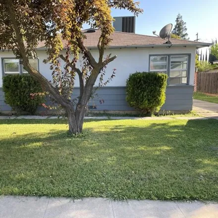 Rent this 3 bed house on 1520 West 22nd Street in Merced, CA 95342