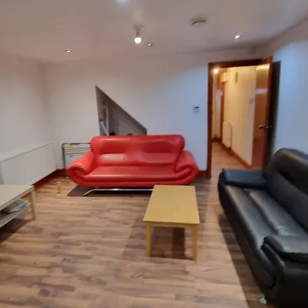 Rent this 6 bed townhouse on 137 Heeley Road in Selly Oak, B29 6EJ