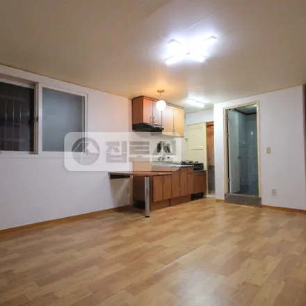 Rent this studio apartment on 서울특별시 강남구 대치동 928-7