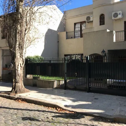 Buy this 3 bed house on Coronel Suárez in Partido de Lomas de Zamora, B1834 GMJ Temperley