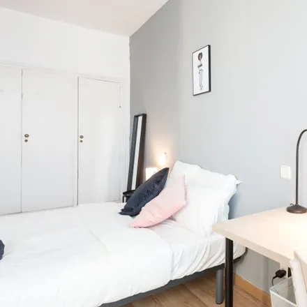 Rent this 6 bed room on Calle del Duque de Rivas in 7, 28012 Madrid