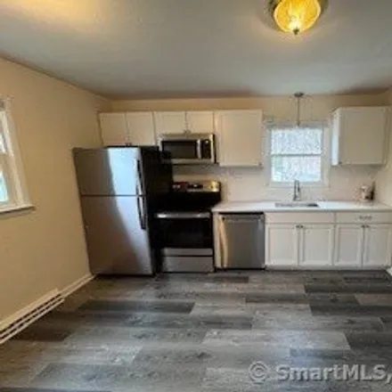 Image 3 - 17.5 Milwaukee Avenue, Bethel, CT 06801, USA - House for rent