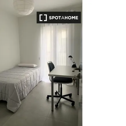 Rent this 5 bed room on LaserNatura Chueca in Calle de San Bartolomé, 12