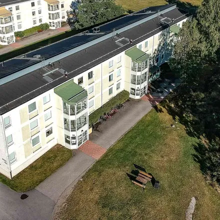 Rent this 3 bed apartment on Hagvägen in 613 35 Oxelösund, Sweden