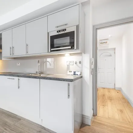 Rent this 1 bed apartment on Sage Yard in London, KT6 7TS