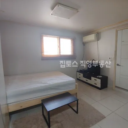 Rent this studio apartment on 서울특별시 강남구 역삼동 673-2