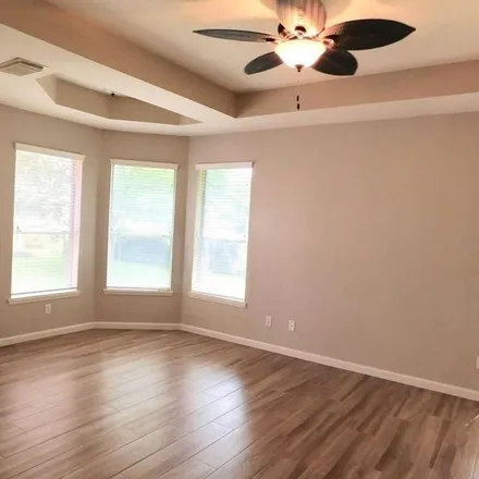 Rent this 3 bed apartment on Willow Fork Country Club in 21055 Westheimer Parkway, Katy