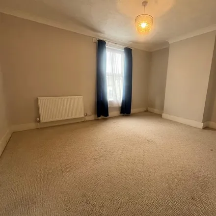 Image 7 - Tarring Road, Worthing, BN11 4HB, United Kingdom - Townhouse for rent