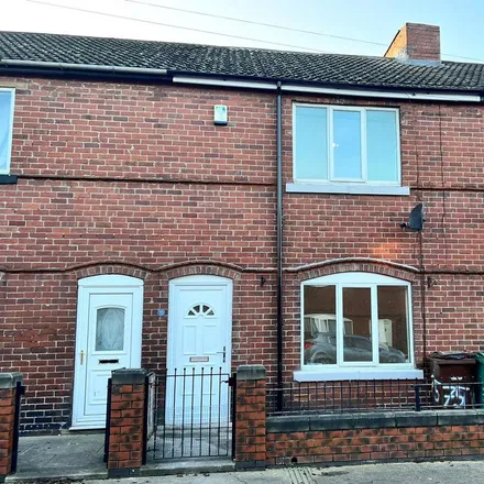 Rent this 3 bed townhouse on Cambridge Street in North Elmsall, WF9 2AP