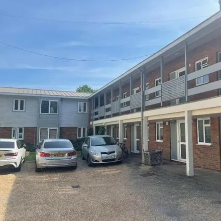 Rent this 1 bed room on Mathon Court in Guildford, GU1 1SY