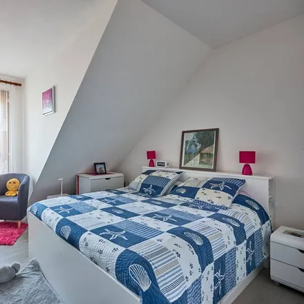 Rent this 1 bed apartment on Centre d'incendie et de secours de Courseulles-sur-Mer in 7 Quai Est, 14470 Courseulles-sur-Mer