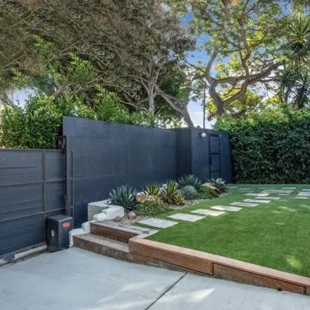 Image 5 - 909 N Stanley Ave, West Hollywood, California, 90046 - House for sale