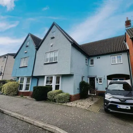Buy this 4 bed townhouse on 34 Meggy Tye in Chelmsford, CM2 6GA