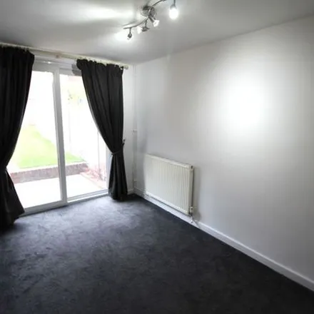 Image 4 - Woodcroft, Latton Bush, CM18 6XY, United Kingdom - Apartment for rent