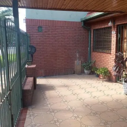 Buy this 2 bed house on Tacuarí 1860 in 1824 Lanús Oeste, Argentina