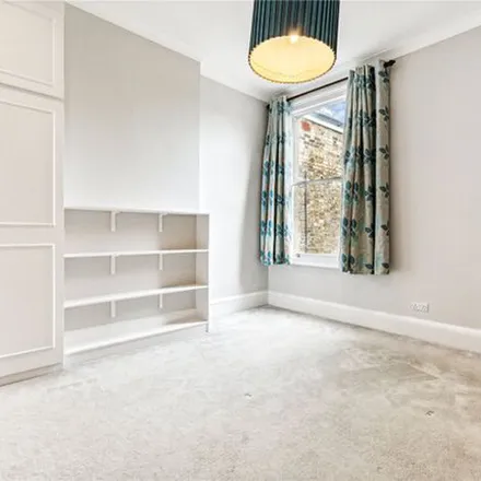 Image 5 - 121 Broomwood Road, London, SW11 6NP, United Kingdom - Apartment for rent