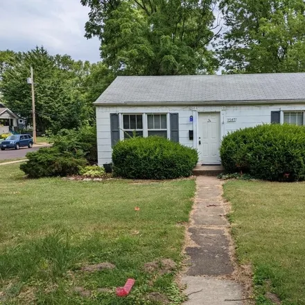 Buy this studio house on 547 East Jackson Road in Shrewsbury, Webster Groves