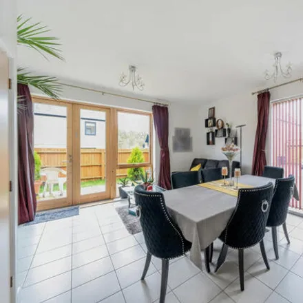 Image 5 - 11 Greenfinch Way, Harlow, CM17 9FT, United Kingdom - Townhouse for sale
