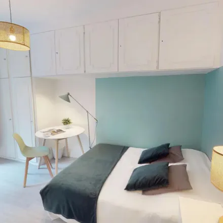 Rent this 4 bed room on 6 Rue de Passy in 75016 Paris, France
