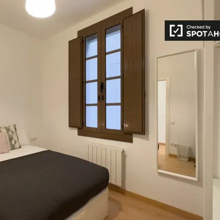 Rent this 7 bed room on Escola Collaso i Gil in Carrer de l'Abat Safont, 08001 Barcelona