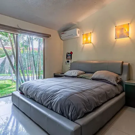 Rent this 4 bed apartment on VIPS in Avenida Río Mayo, 62290 Cuernavaca